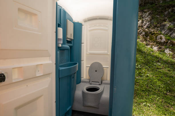 Best Porta potty rental near me  in Geneseo, IL